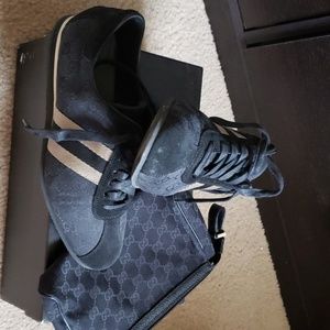 Size 8 GUCCI SNEAKERS & MINI GUCCI PURSE